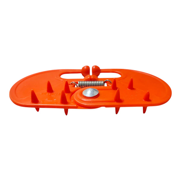 Vista inferior de arete para destete tipo placa naranja mostrando los picos suaves.