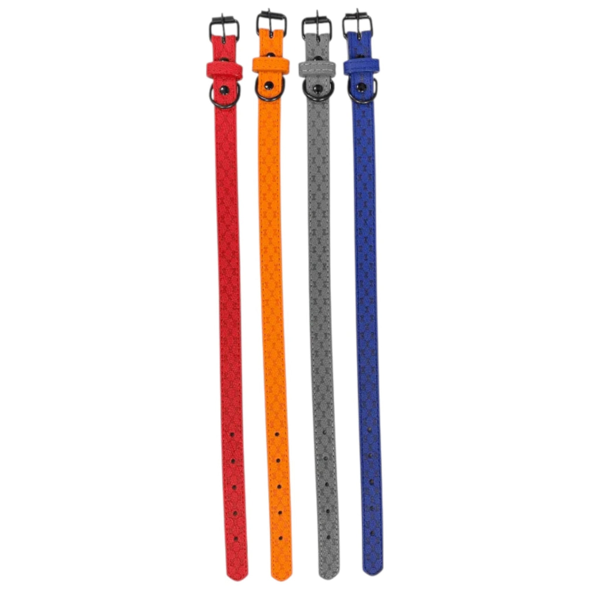 Collares de perro de imitación piel en colores azul, gris, naranja y rojo, con grabado de huesitos y hebilla metálica.