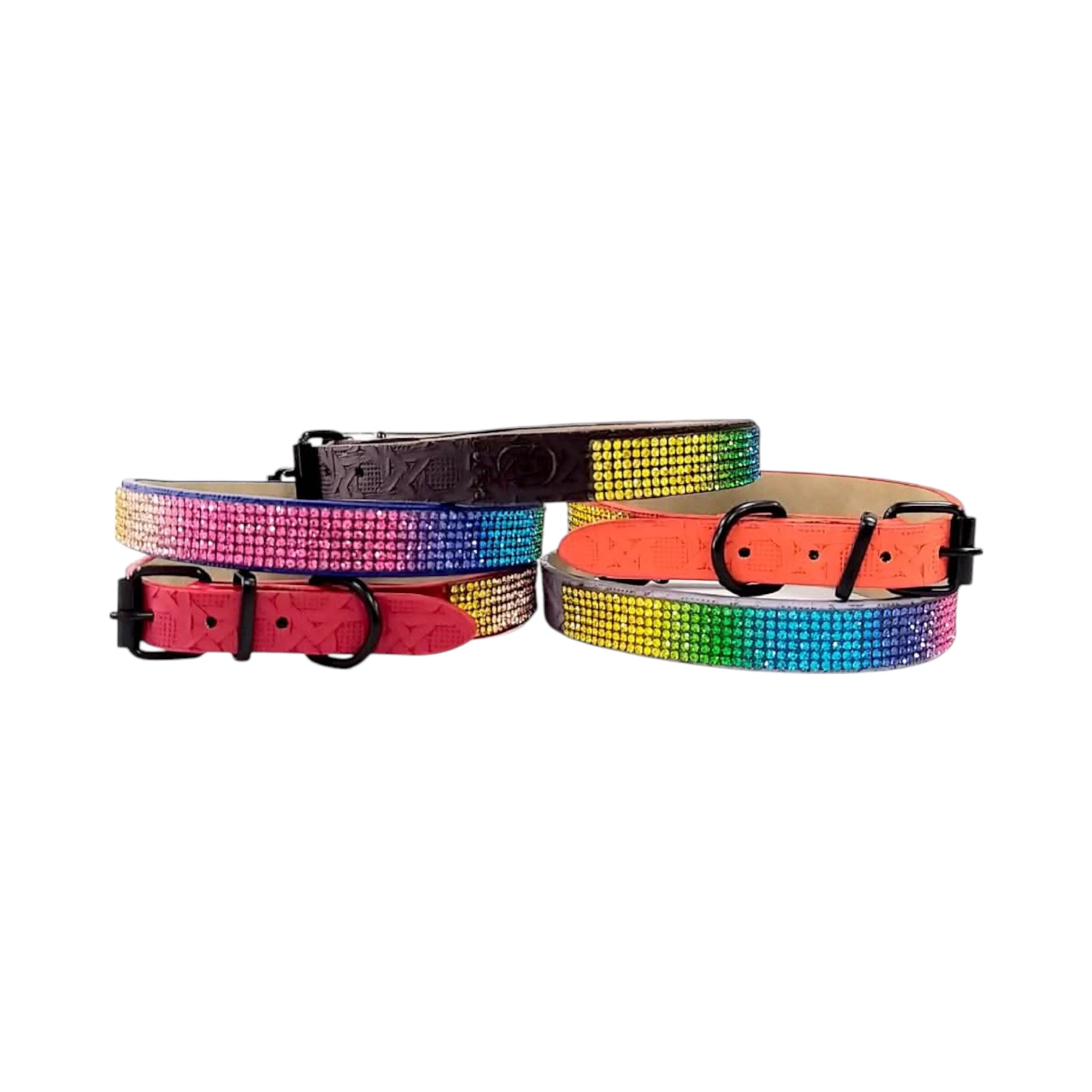 Vistafrontal  de collares para perro decorados con diamantes multicolor y acabado degradado, ideales para paseos con estilo.