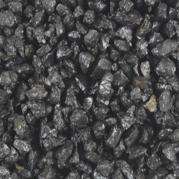 Grava negra para acuario en detalle, sustrato natural que no modifica el pH del agua