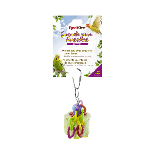 Juguete colgante con calcio para aves pequeñas y medianas en empaque original RedKite, ideal para entretenimiento y salud del pico.