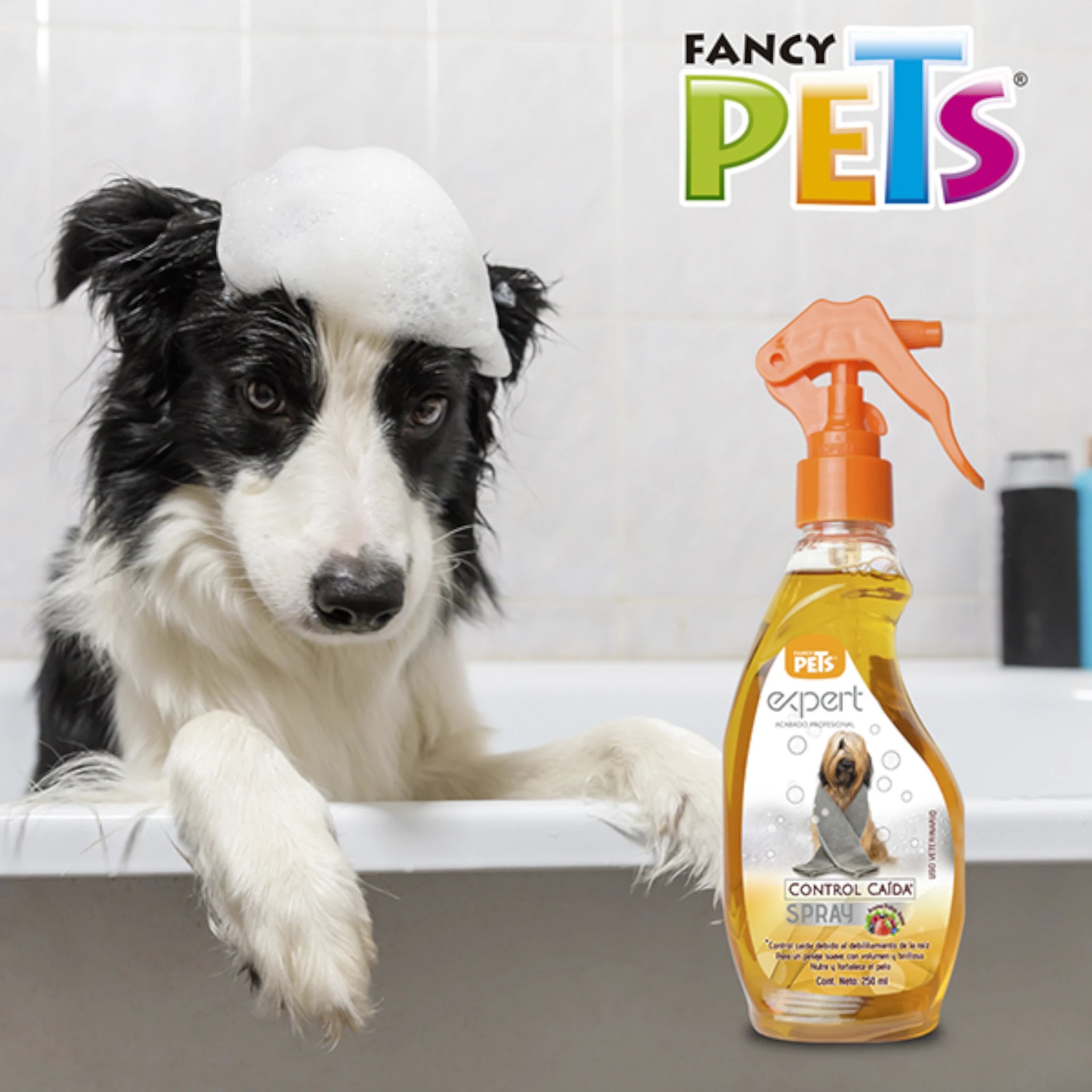 Perro en la tina con espuma y el envase del Spray Control Caída Fancy Pets al frente