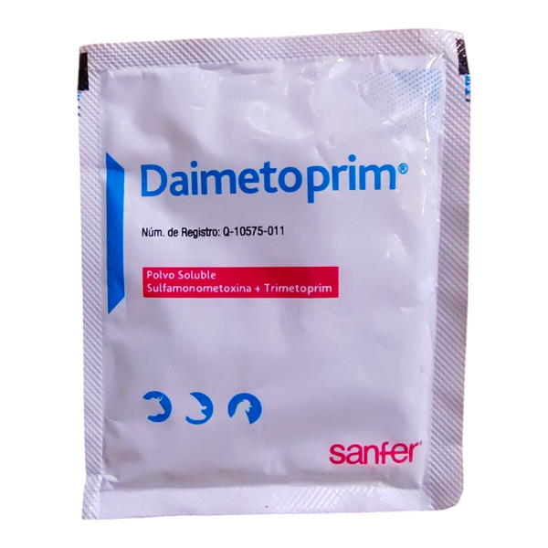 Fotografía de un sobre de Daimetoprim 20g, antimicrobiano oral para aves, cerdos y bovinos, utilizado para tratar infecciones respiratorias y digestivas.