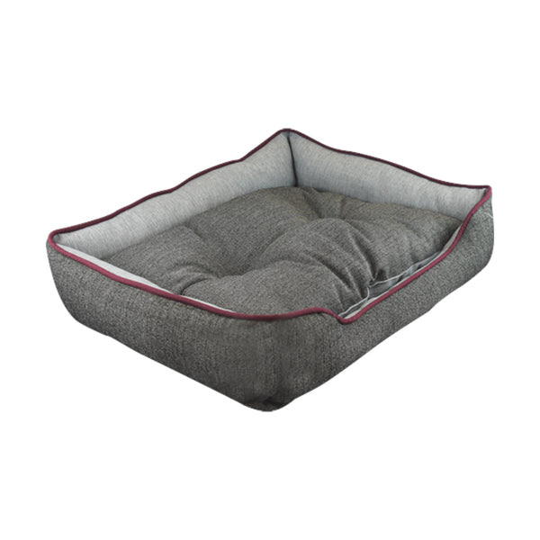 Vista en ángulo de la Cama Chesney que muestra el colchón interior desmontable diseñado para facilitar la higiene y el lavado.