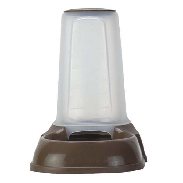 Dispensador de alimento por gravedad MPS de color café con envase transparente y escala de medición para controlar la cantidad de croquetas.