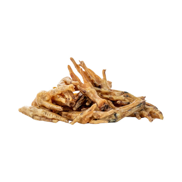  Patitas de pollo deshidratadas listas para dar como premio saludable a perros.