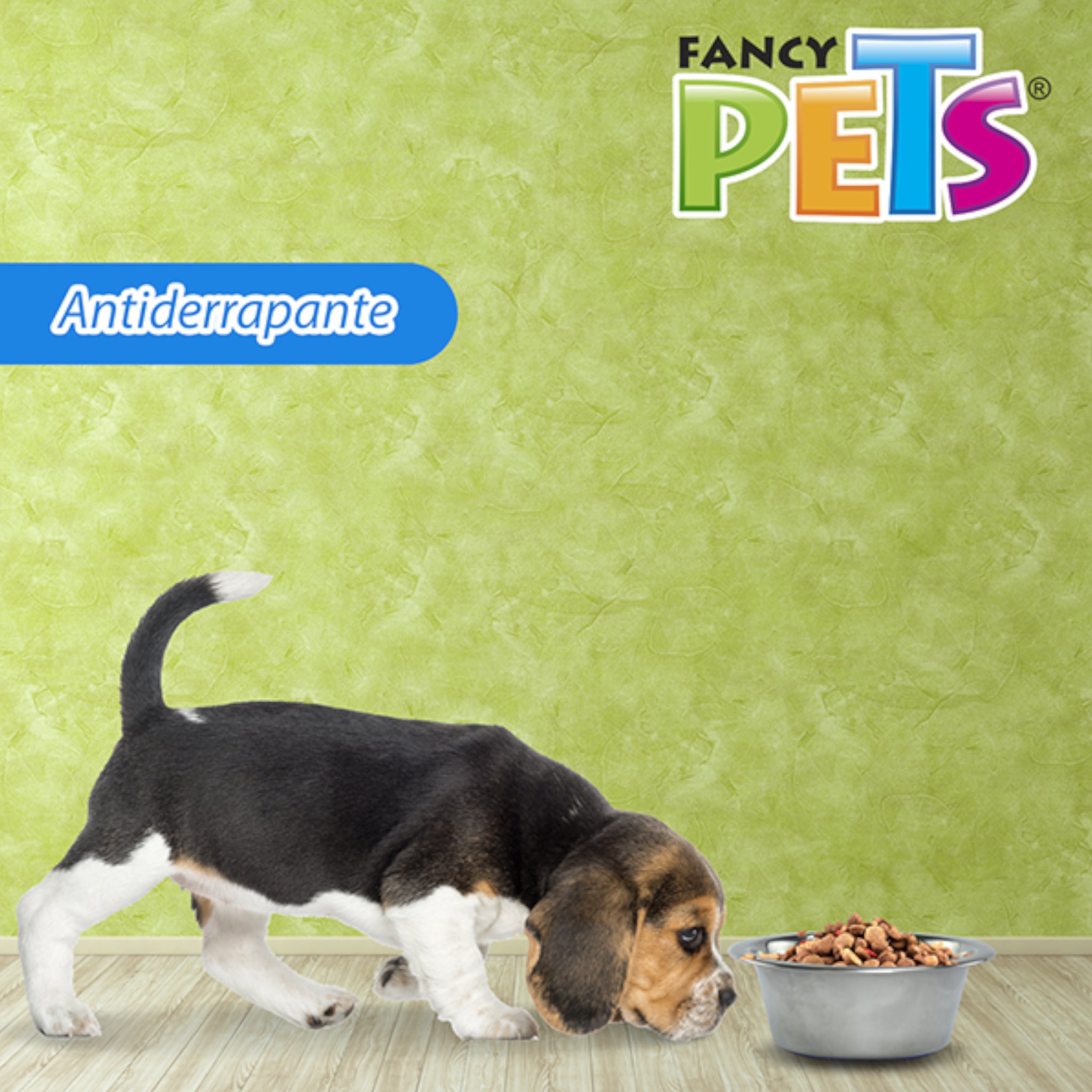 Perro de raza mediana alimentándose cómodamente de un tazón de acero inoxidable que permanece fijo en el piso gracias a su base de goma.