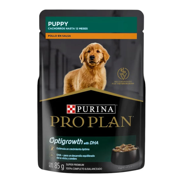 Sobre de 85 g de alimento húmedo Pro Plan sabor Pollo en Salsa para cachorros, con tecnología Optigrowth y DHA para desarrollo cerebral, visual y crecimiento saludable.