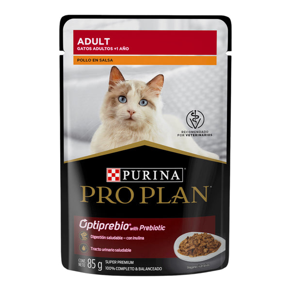 Sobre de 85 g de alimento húmedo Pro Plan sabor Pollo en Salsa para gatos adultos, con tecnología OptiPrebio y prebióticos naturales que favorecen la digestión y la salud urinaria.