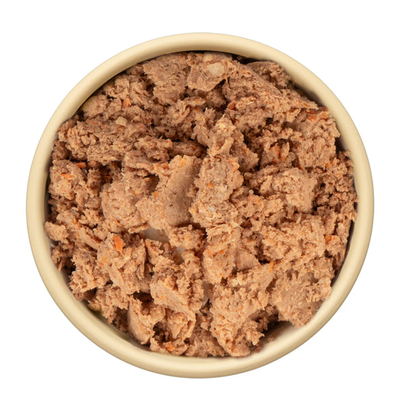 Vista del alimento horneado de pescado TRUF para gatos adultos con textura tipo paté húmedo